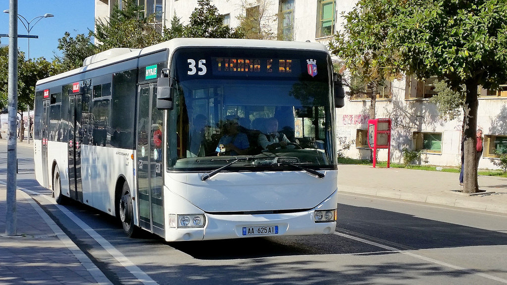 Transporti publik kërkon përjashtim nga taksa e re e qarkullimit dhe akciza, propozon TVSH 6%