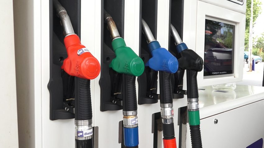 Ulen çmimet e karburanteve, benzina 9 lekë më lirë, nafta vetëm 1 lek për litër